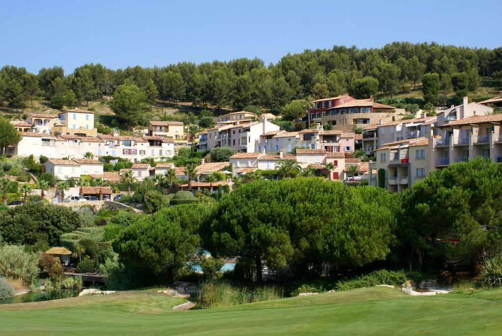 Hameau Des Amandiers-Vue Mer & Golf Saint-Cyr-sur-Mer Bagian luar foto